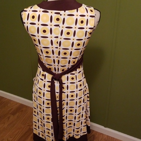 Plunging neck dress - Picture 5 of 7